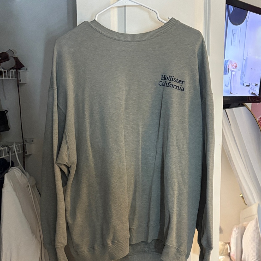 Hollister Gray Crewneck Men's Sweater